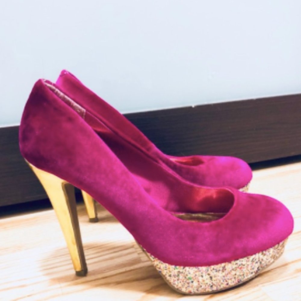 Guess size 7 sparkly velvet heels